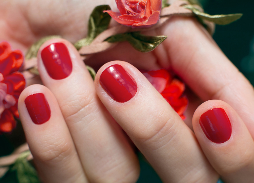 red-nail-theory-christmas-nail-color-guide